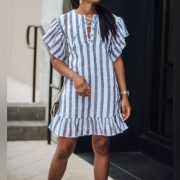 Who What Wear Women’s Ruffled Sleeve Mini Dress Size Large NWOT - Picture 2 of 11